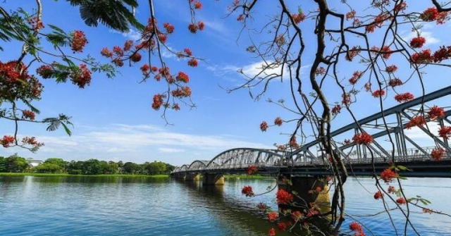 Vì một nền văn học nghệ thuật Huế hiện đại, giàu bản sắc