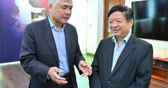 “Nguyện vì dân” – Khúc chính ca từ chiếc huy hiệu đỏ thắm