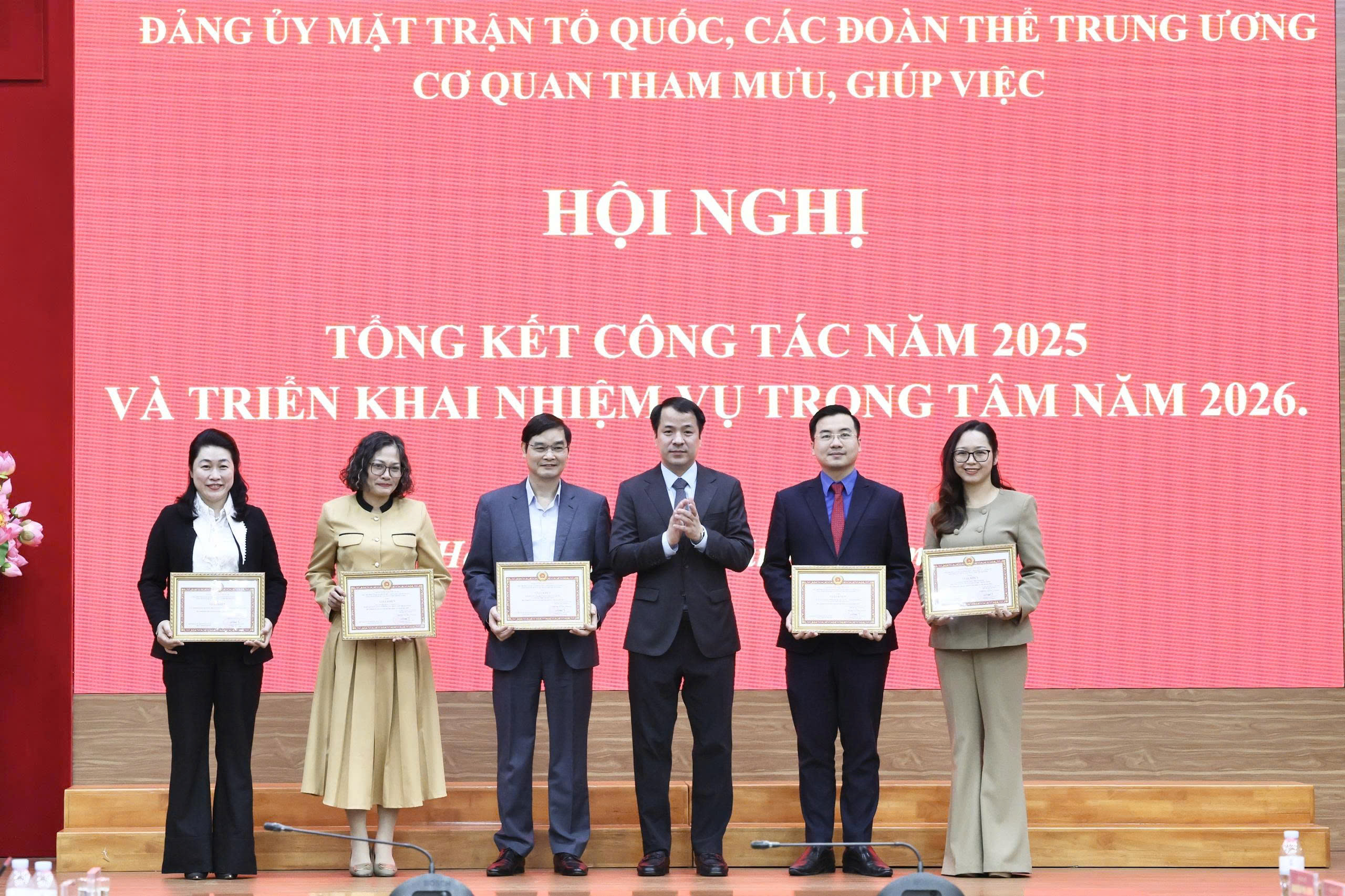 Chìa khóa thành công của Cơ quan tham mưu, giúp việc, Đảng ủy MTTQ, các đoàn thể Trung ương - 12