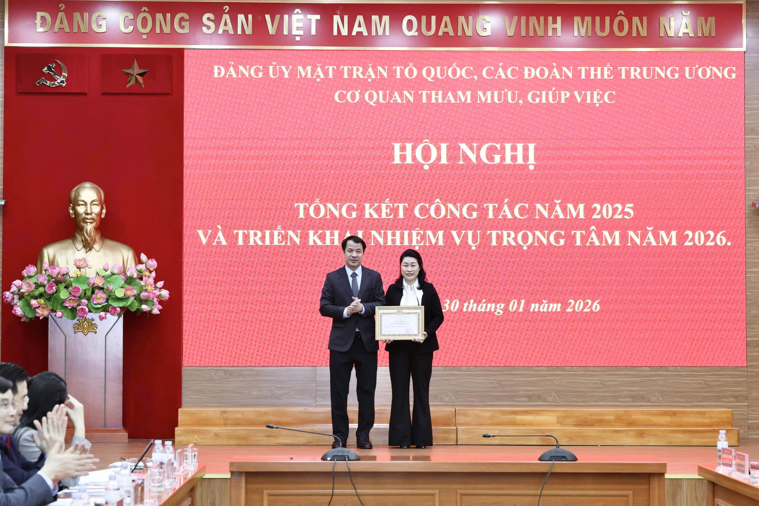 Chìa khóa thành công của Cơ quan tham mưu, giúp việc, Đảng ủy MTTQ, các đoàn thể Trung ương - 11