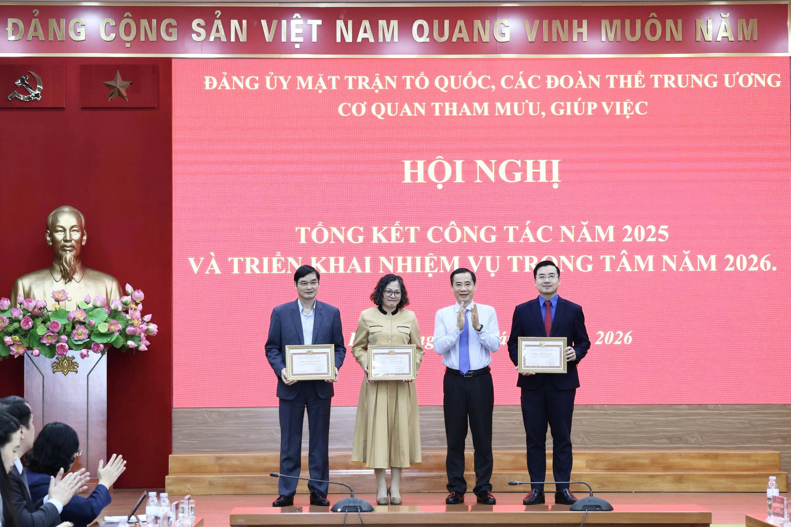 Chìa khóa thành công của Cơ quan tham mưu, giúp việc, Đảng ủy MTTQ, các đoàn thể Trung ương - 10