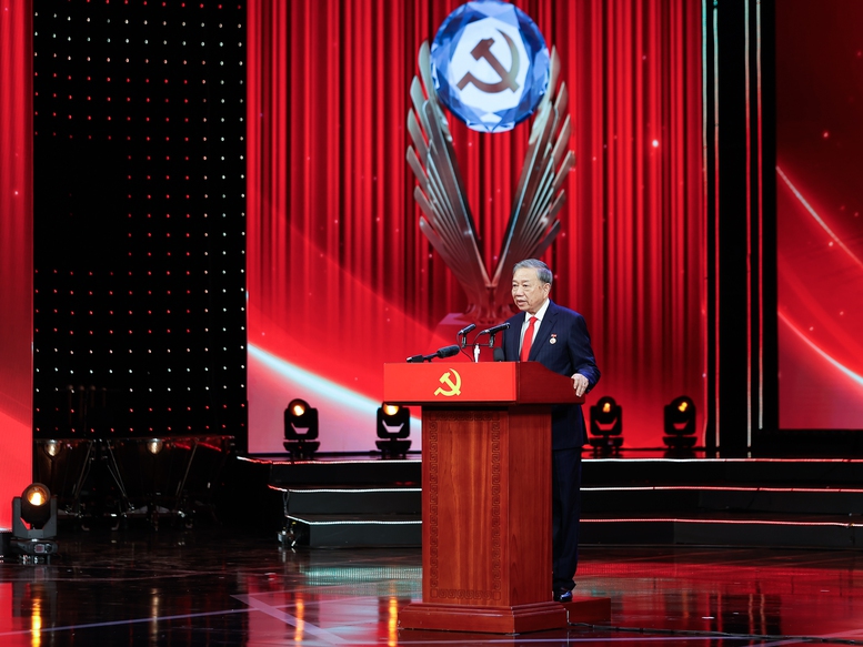 Lễ tuyên dương Bí thư Chi bộ xuất sắc và trao Giải Búa liềm Vàng lần thứ X - 4