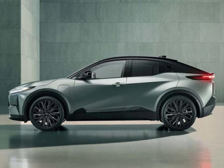 SUV điện Toyota chạy 467 km/lần sạc, chốt giá từ 960 triệu đồng