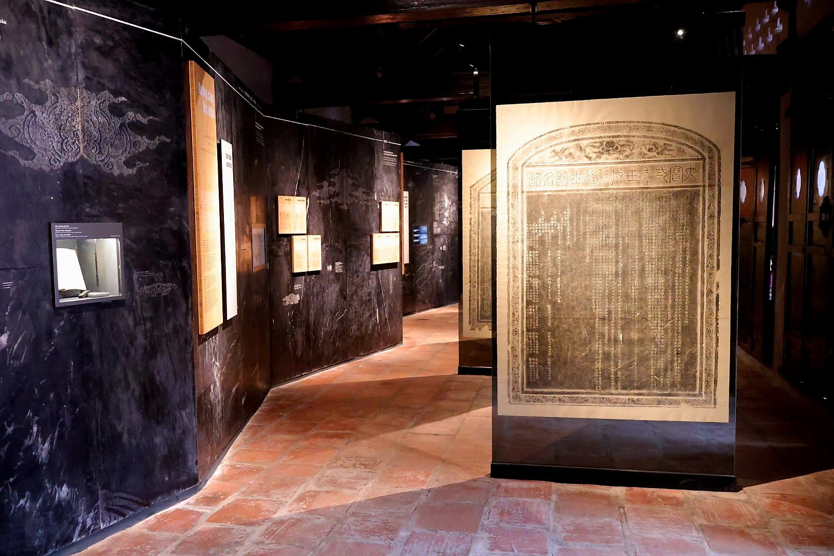 Trưng bày “Sử đá lưu danh”: Tôn vinh giá trị lịch sử, tư tưởng và nghệ thuật của 82 bia Tiến sĩ - 3