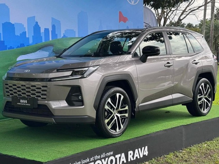 Toyota RAV4 Hybrid 2026 sắp trình làng, giá dự kiến từ 978 triệu đồng