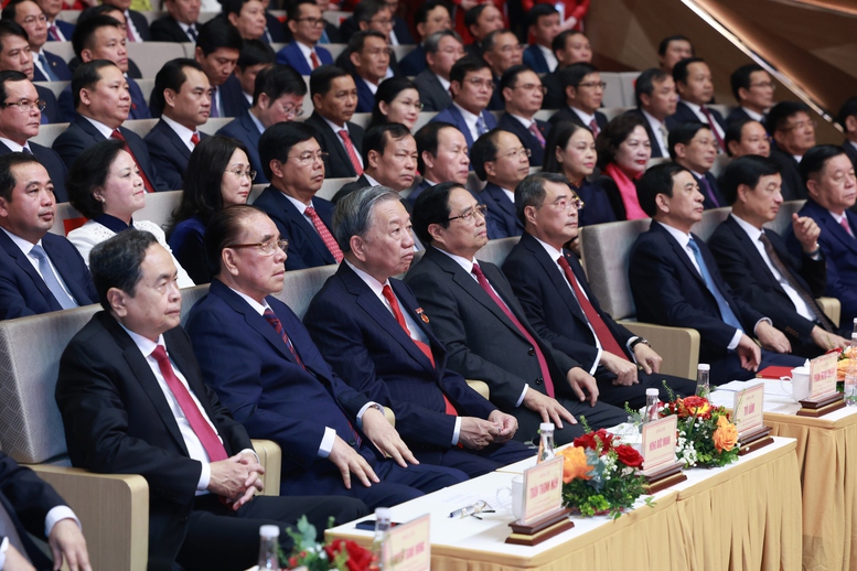 Lễ tuyên dương Bí thư Chi bộ xuất sắc và trao Giải Búa liềm Vàng lần thứ X - 1