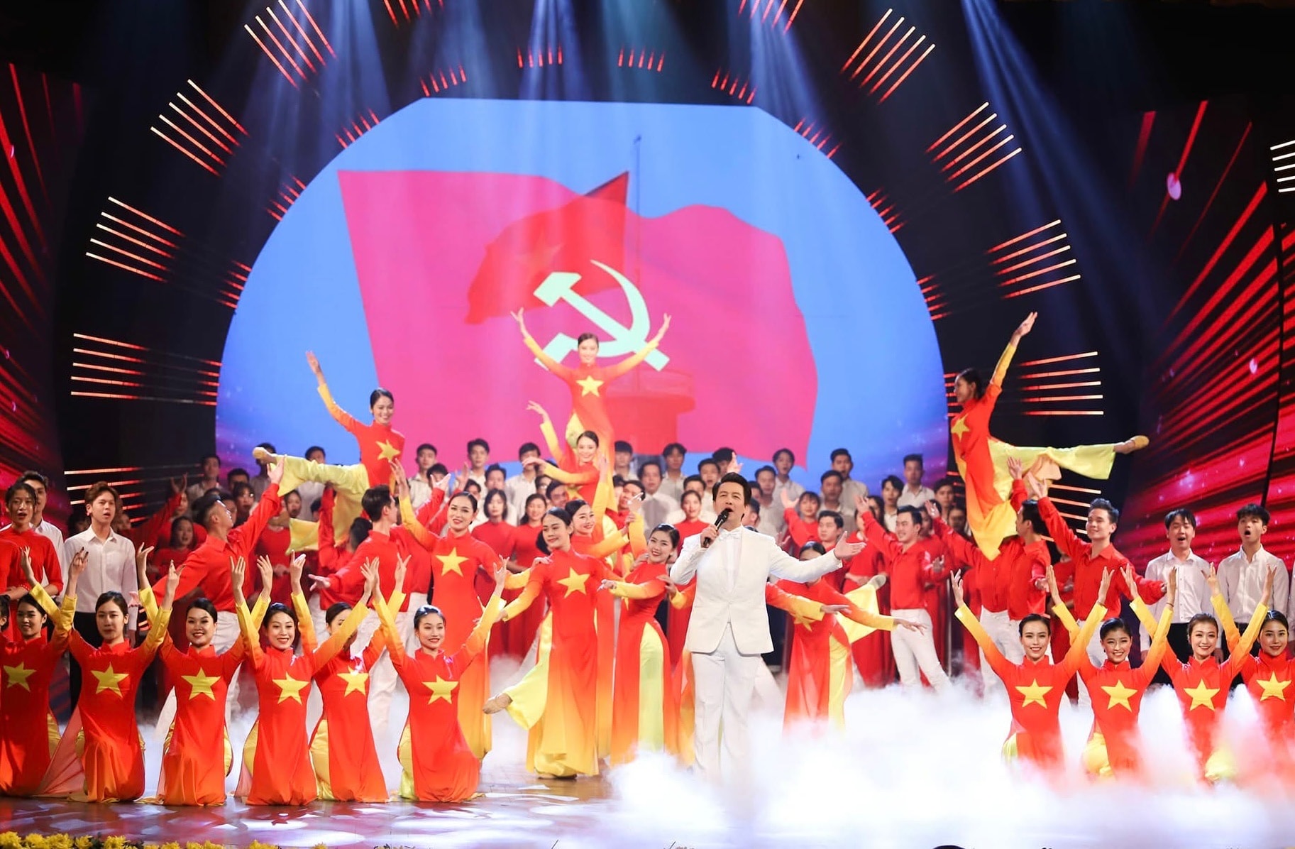 Văn hóa bay theo đường dân tộc đang bay (Tiếp cận Nghị quyết 80-NQ/TW về văn hóa) - 1