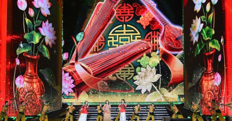 Tổ chức các Chương trình nghệ thuật phong phú, đặc sắc phục vụ Nhân dân đón Tết