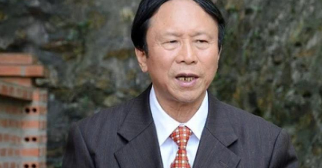 Tháng giêng mắt ướt tóc dài