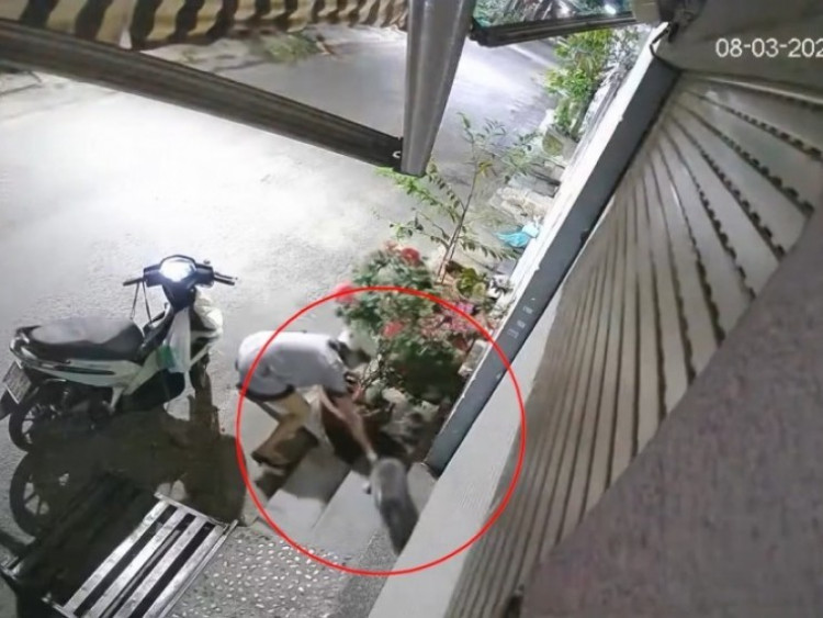 Clip: Trộm mèo bất thành, cô gái vít ga bỏ chạy khi chủ nhà lao ra rượt đuổi