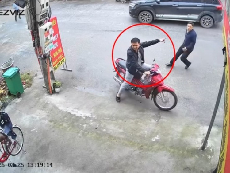 Clip: Chủ quán “lập công bất ngờ” khi để chìa khóa cắm sẵn trên xe