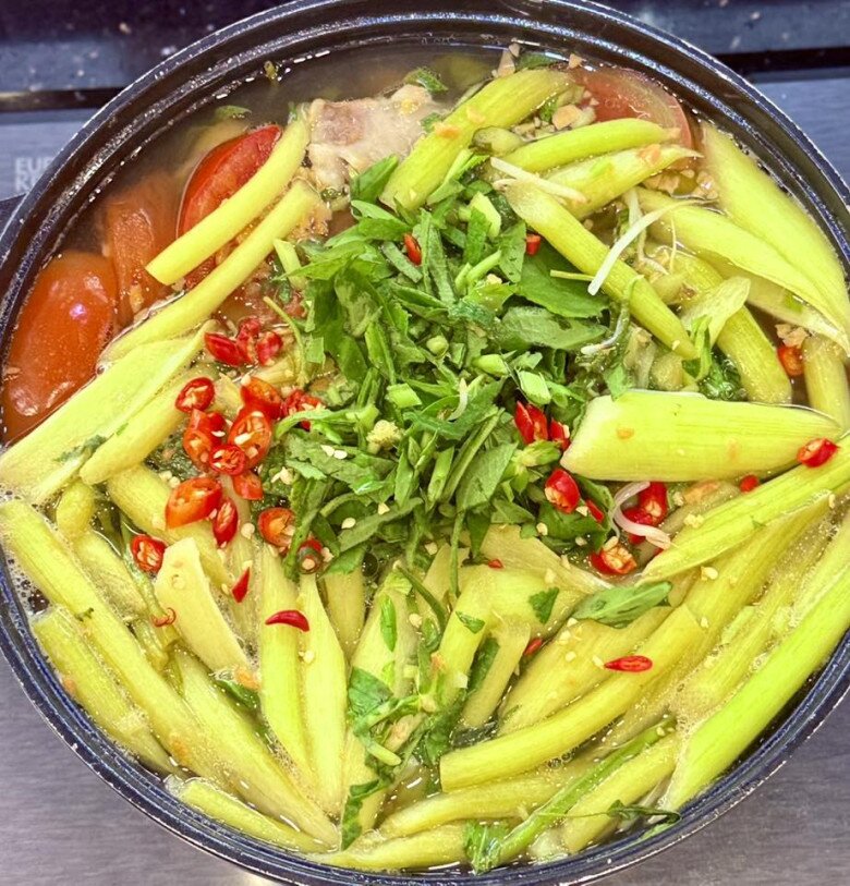 Thân Thúy Hà khoe cơm trưa làm dân mạng "rớt nước miếng", đến bữa cỗ cúng ba ai nhìn cũng xúc động - 17