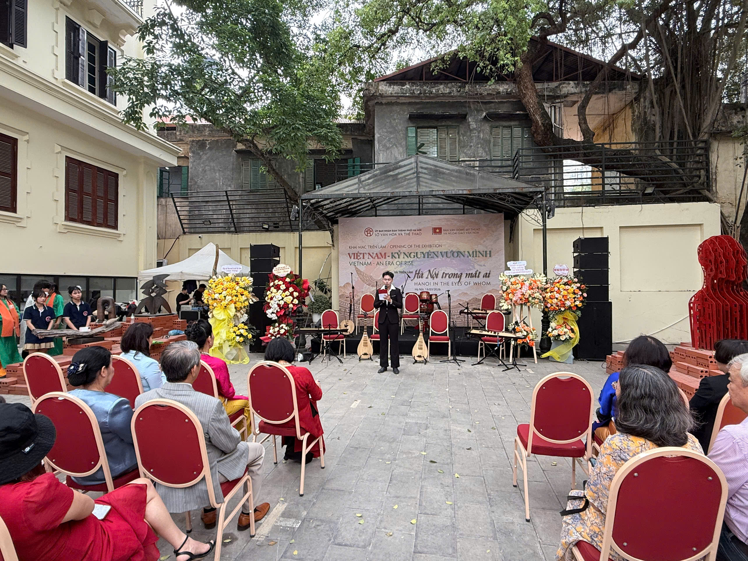 Lan tỏa tinh thần đổi mới, tôn vinh giá trị con người qua hai triển lãm mỹ thuật - 1