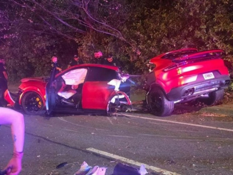 Kỳ tích Porsche Cayenne đứt đôi nhưng người lái vẫn an toàn