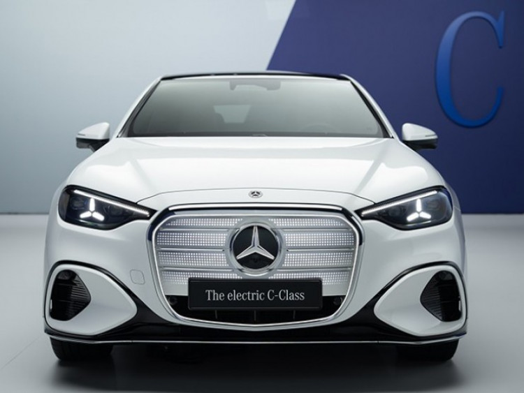 Mercedes-Benz gây chấn động với C-Class thuần điện đầu tiên