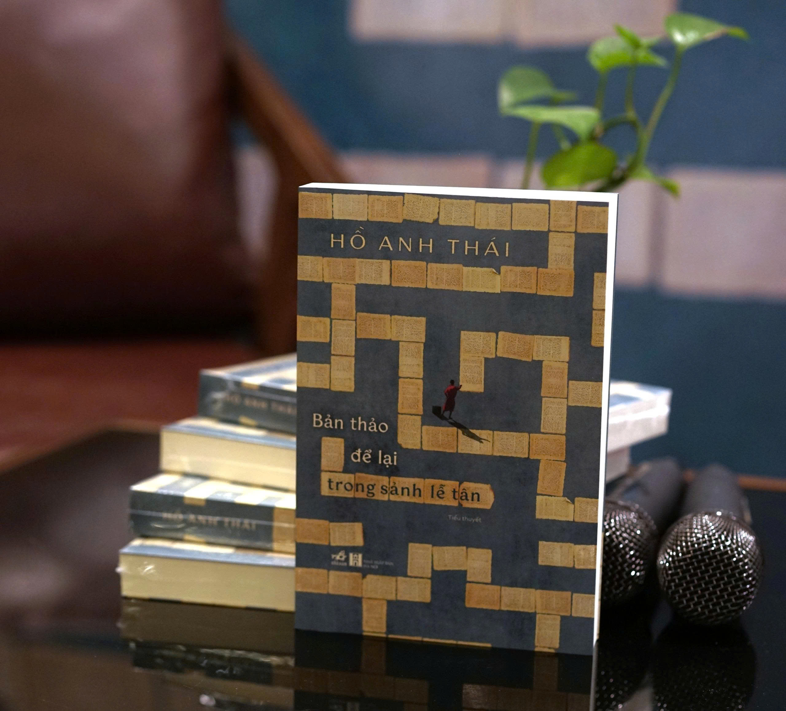 Từ “Bản thảo để lại trong sảnh lễ tân” đến những nỗi day dứt không nguôi - 1