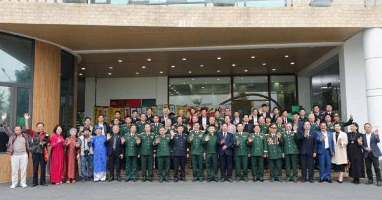 Cuộc gặp gỡ đặc biệt tại KCN Nam Cầu Kiền nhân 81 năm Ngày thành lập Quân đội Nhân dân Việt Nam