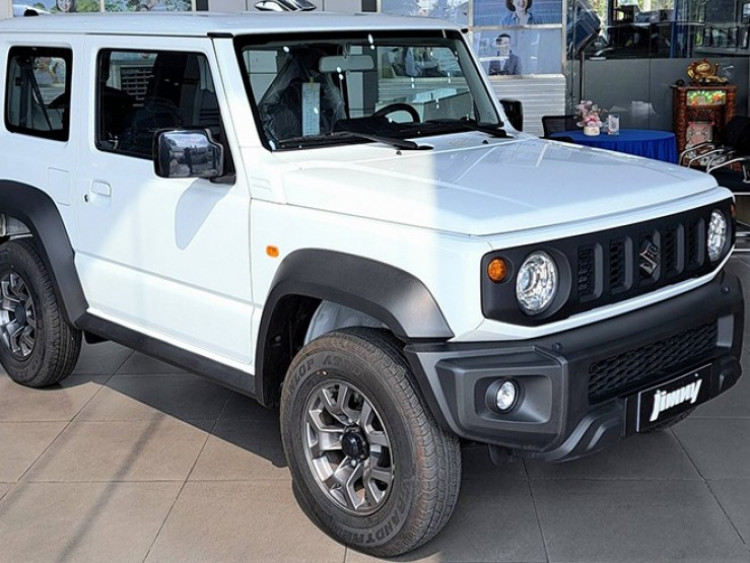 Giảm mạnh 140 triệu đồng, giá xe Suzuki Jimny tạo “đáy” mới