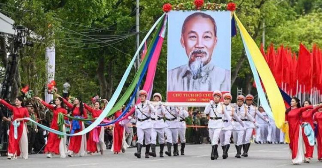 “Ánh sáng Hồ Chí Minh soi đường cho chúng ta đi”