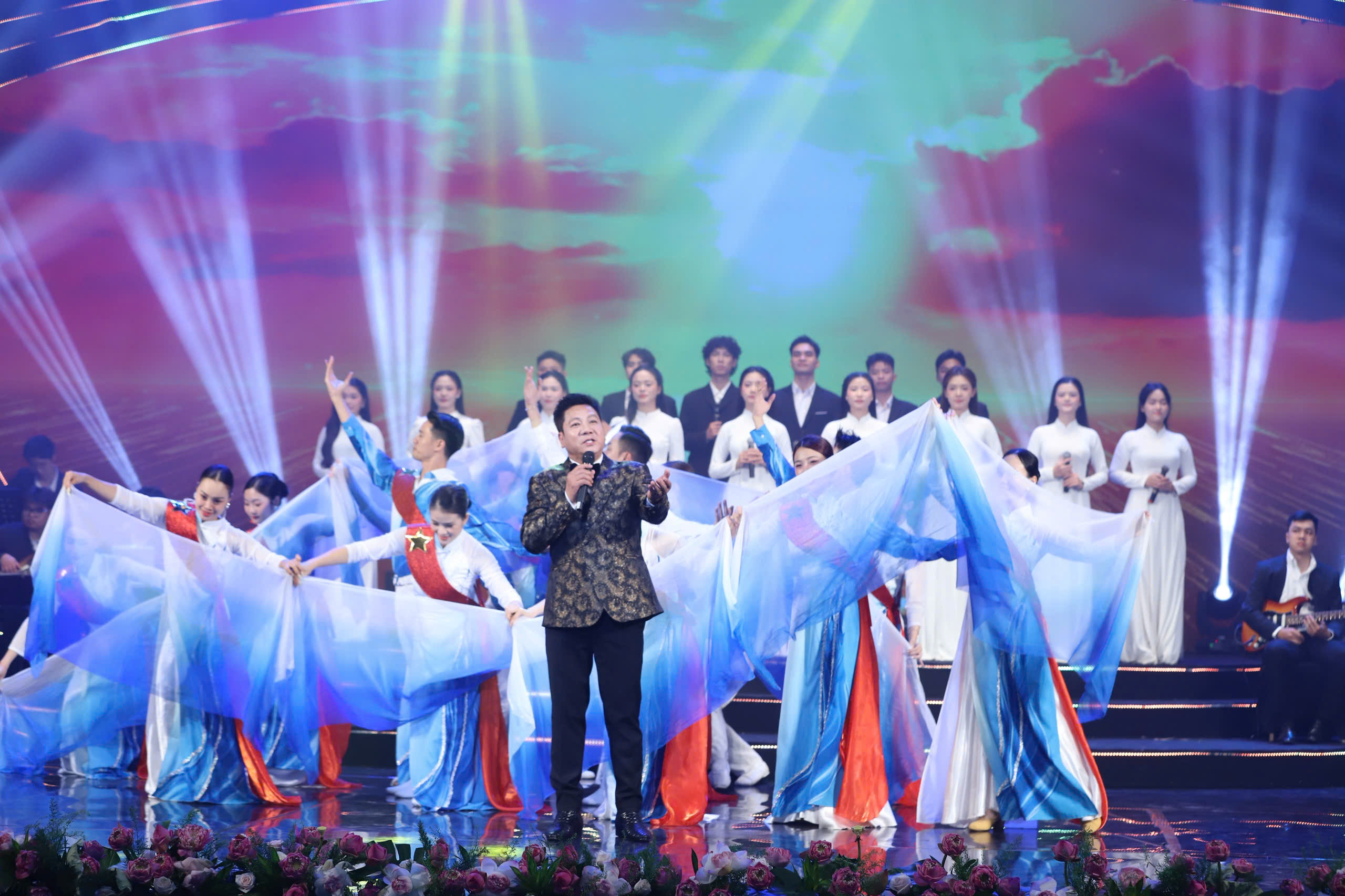 Tôn vinh cuộc đời và sự nghiệp cách mạng vẻ vang của Chủ tịch Hồ Chí Minh bằng ngôn ngữ nghệ thuật - 5