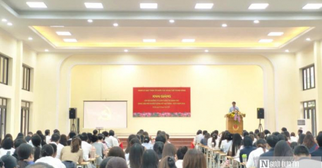 Trang bị nền tảng lý luận chính trị cho đảng viên mới và đối tượng kết nạp Đảng