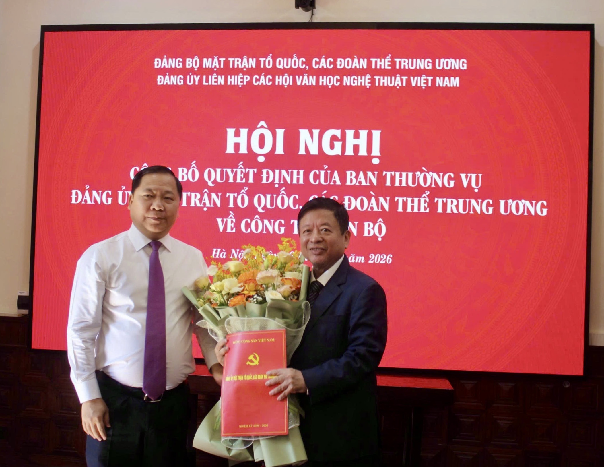Công bố Quyết định của Ban Thường vụ Đảng ủy Mặt trận Tổ quốc, các đoàn thể Trung ương về công tác cán bộ đối với Bí thư Đảng ủy Liên hiệp các Hội VHNT Việt Nam nhiệm kỳ 2025-2030  - 2