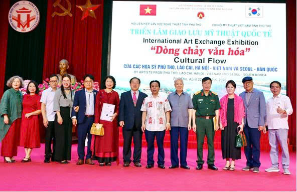Triển lãm mỹ thuật giao lưu quốc tế Việt Nam - Hàn Quốc: Kết nối “Dòng chảy văn hóa” - 3