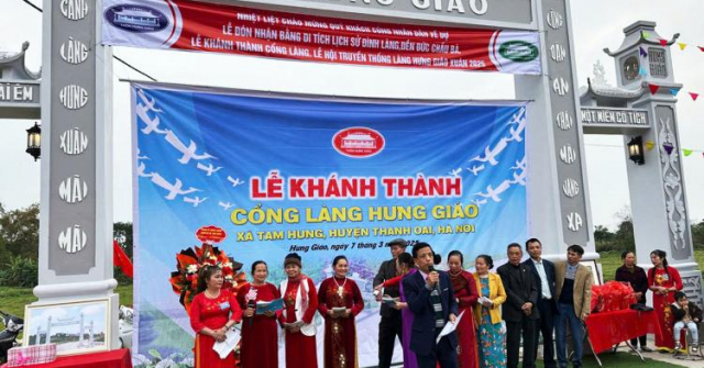 Về nơi cả làng làm thơ