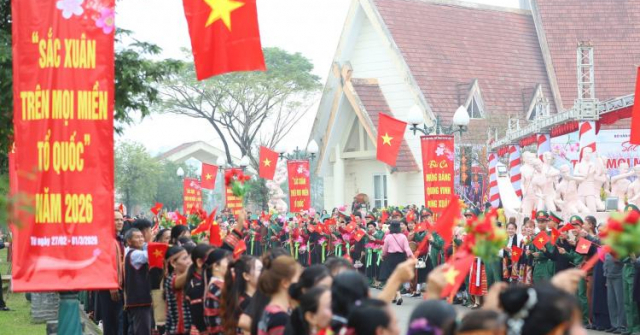 Hoàn thiện cơ chế, chính sách đặc thù ưu tiên đầu tư cho công tác bảo tồn và phát huy giá trị văn hóa truyền thống của các dân tộc thiểu số