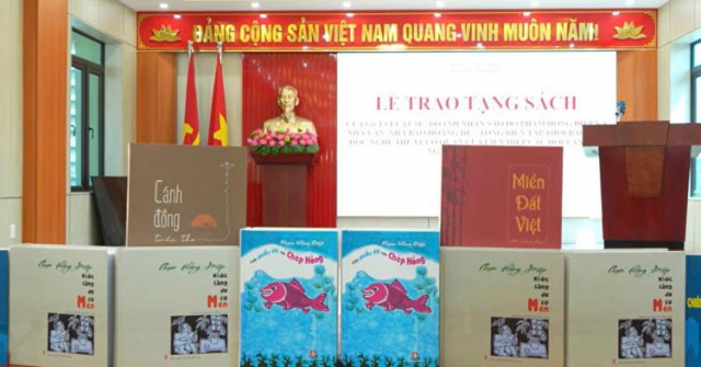 “Theo dấu Chép Hồng” – Ca khúc của Phạm Hồng Điệp