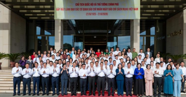 Chủ tịch Quốc hội và Thủ tướng Chính phủ gặp mặt Lãnh đạo các cơ quan báo chí
