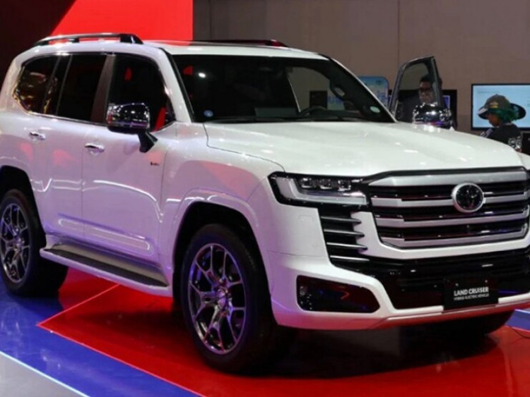 Toyota Land Cruiser Hybrid chốt giá gần 3 tỷ đồng, dự kiến về Việt Nam cuối năm