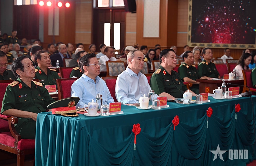 Đại tướng Nguyễn Trọng Nghĩa chủ trì gặp mặt đại biểu văn nghệ sĩ khu vực phía Nam - 1