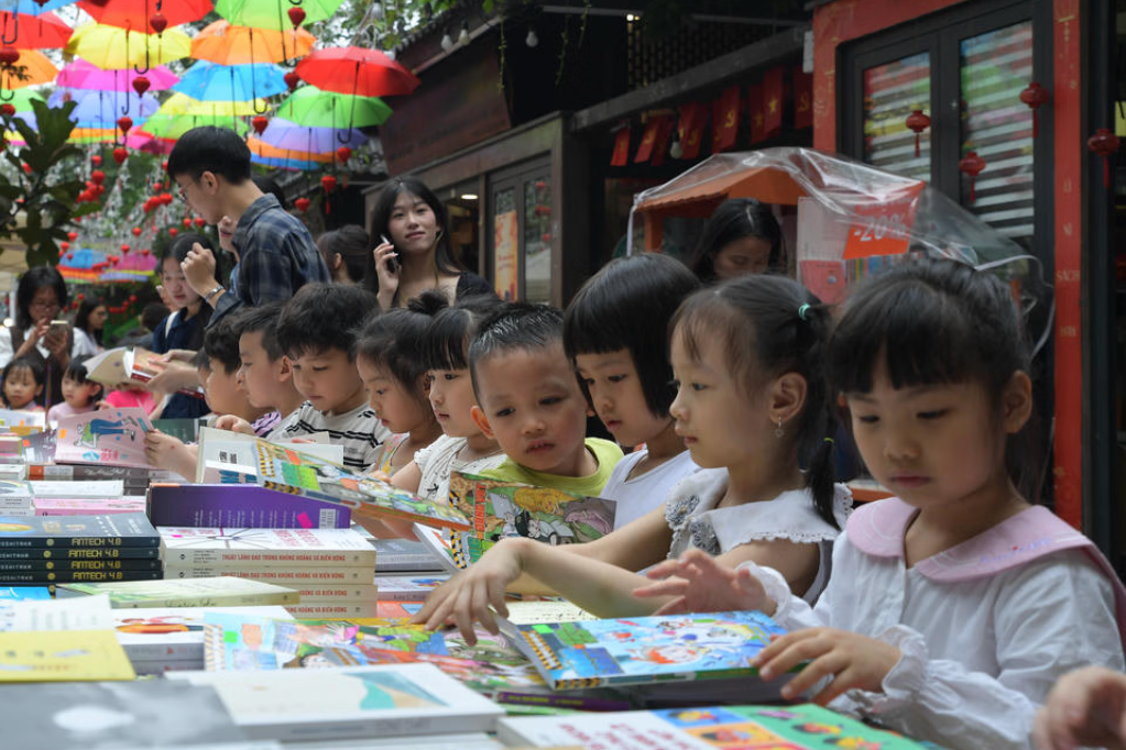 Tăng cường quản lý, nâng cao hiệu quả hoạt động hệ thống thiết chế văn hóa, thư viện công cộng - 1