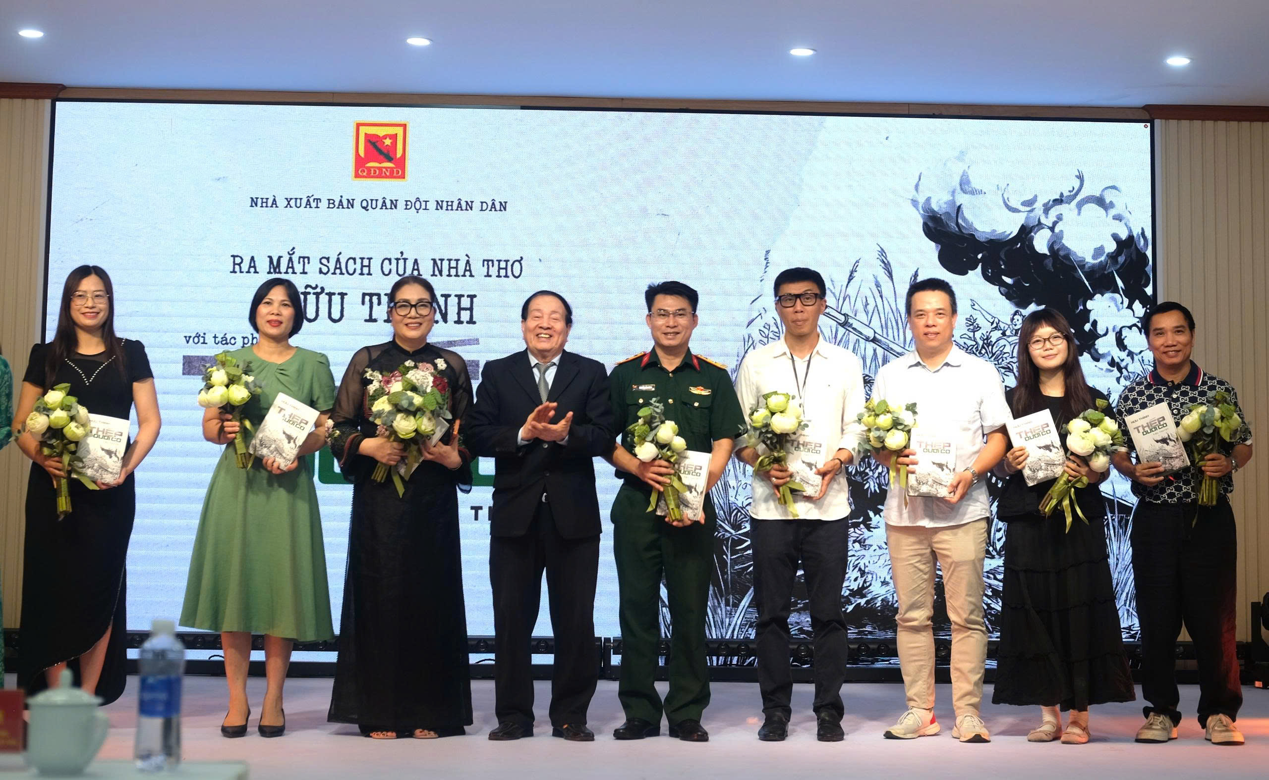 Nhà thơ Hữu Thỉnh ra mắt tiểu thuyết đầu tay - 6