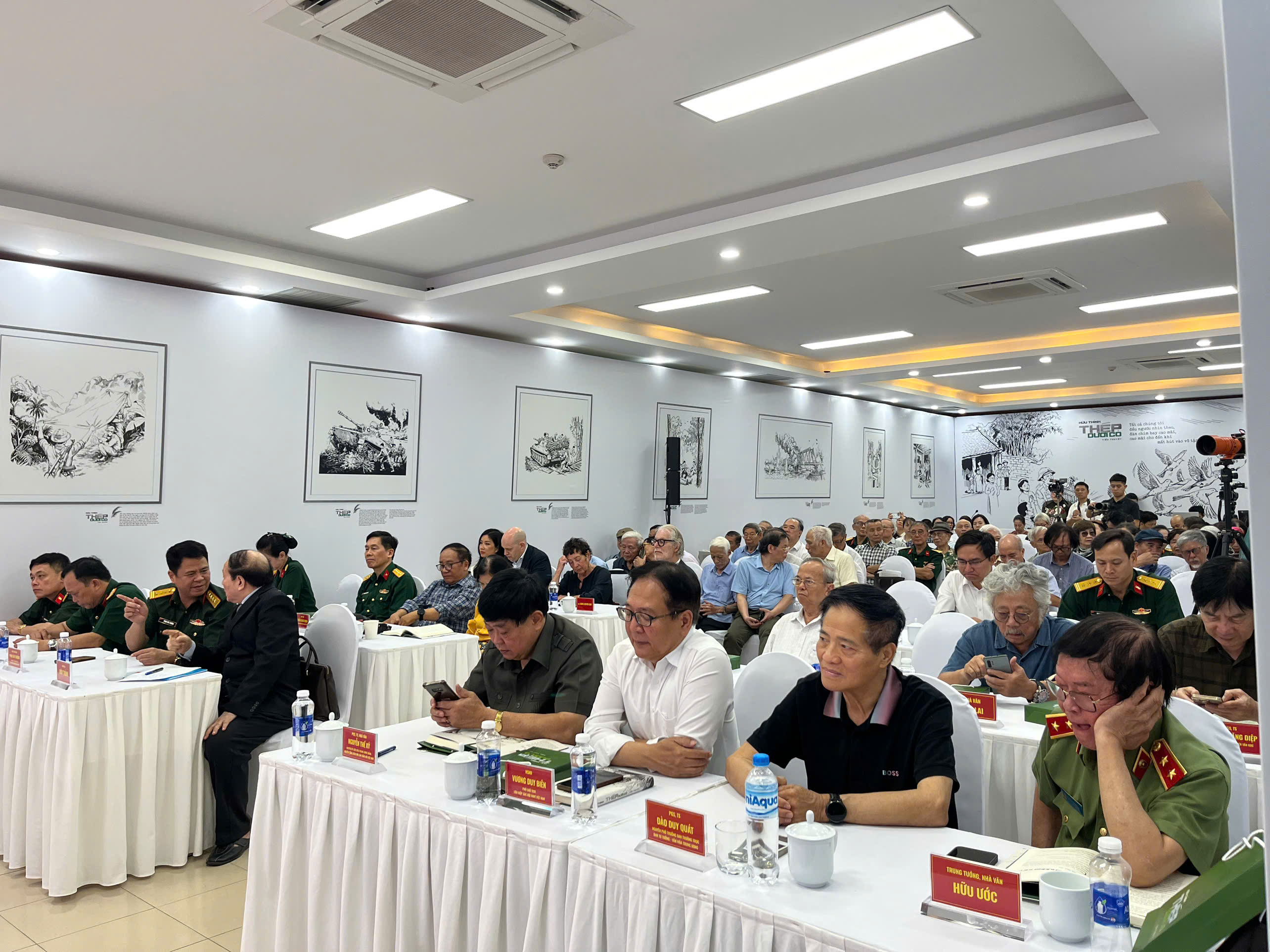 Nhà thơ Hữu Thỉnh ra mắt tiểu thuyết đầu tay - 4