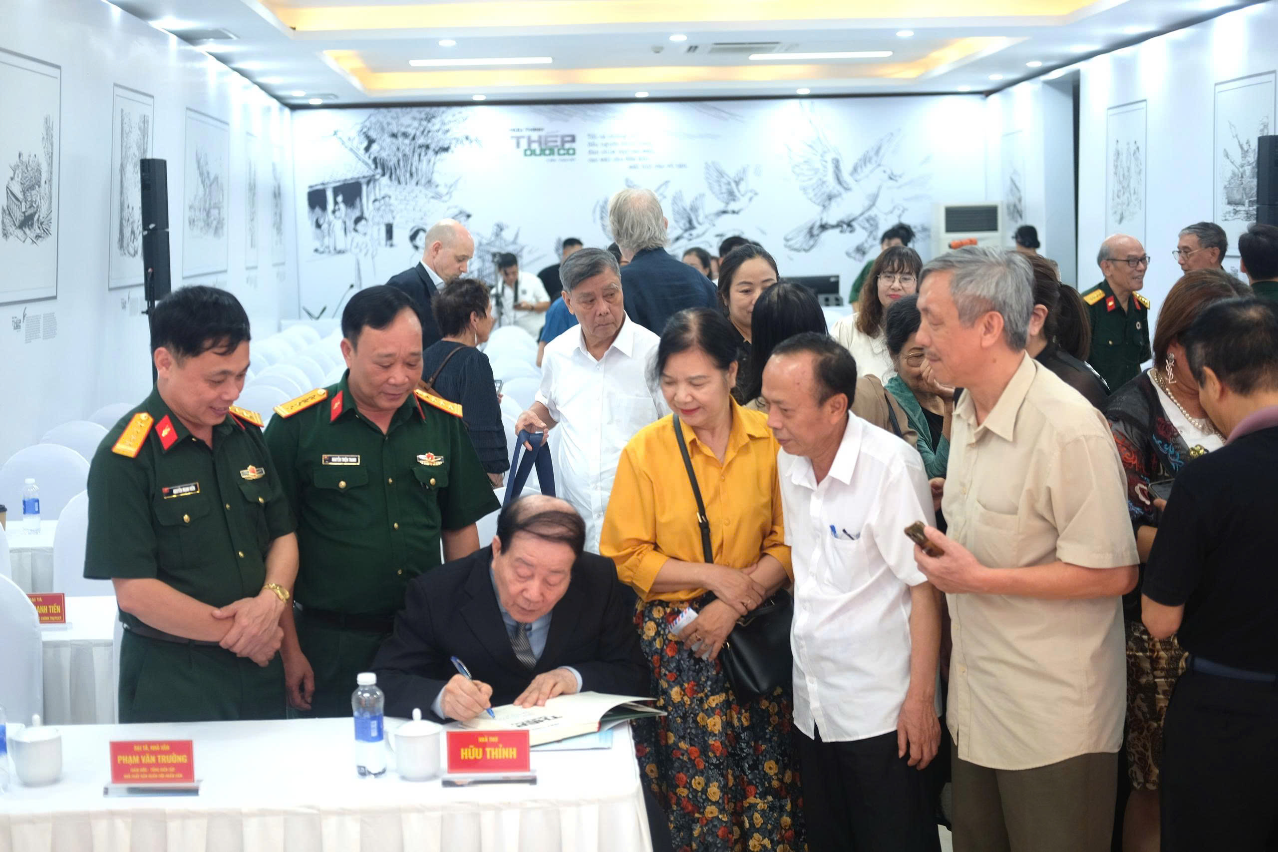 Nhà thơ Hữu Thỉnh ra mắt tiểu thuyết đầu tay - 8