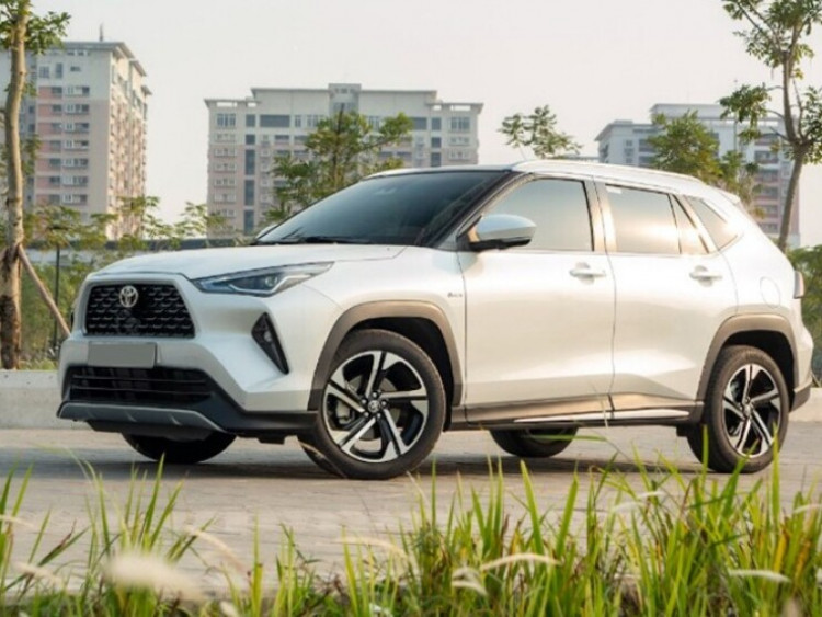 Loạt xe động cơ lai hybrid giảm giá mạnh, cạnh tranh xe điện