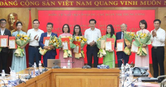 Xây dựng đội ngũ báo cáo viên thực sự là chiến sĩ xung kích trên mặt trận tư tưởng của Đảng
