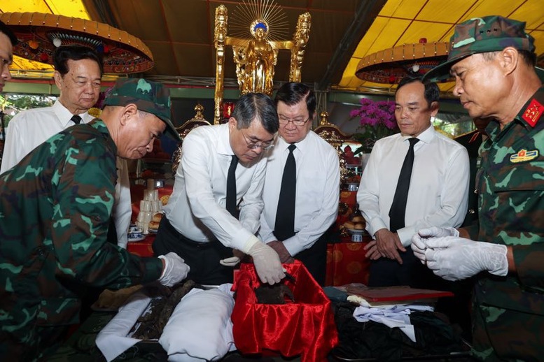 Thủ tướng Lê Minh Hưng: Bằng mọi giá, phải nỗ lực, quyết tâm cao nhất để tìm kiếm, quy tập và xác định danh tính hài cốt liệt sĩ - 11