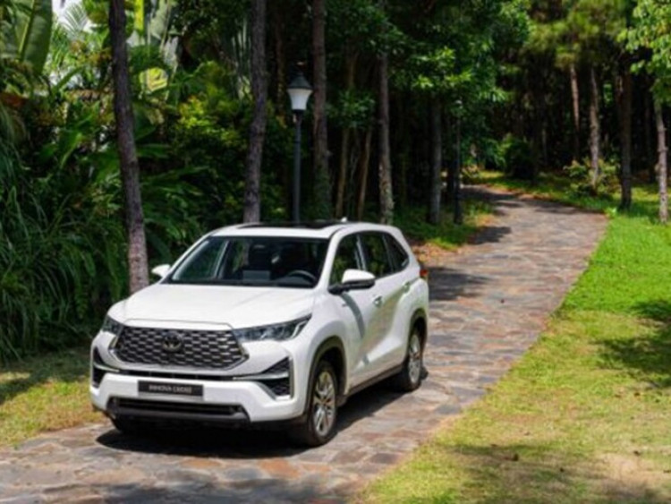 Gia đình đông con nên chọn xe MPV hay SUV?