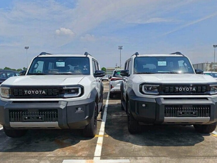 Lô xe Toyota Land Cruiser FJ đầu tiên cập cảng Việt Nam