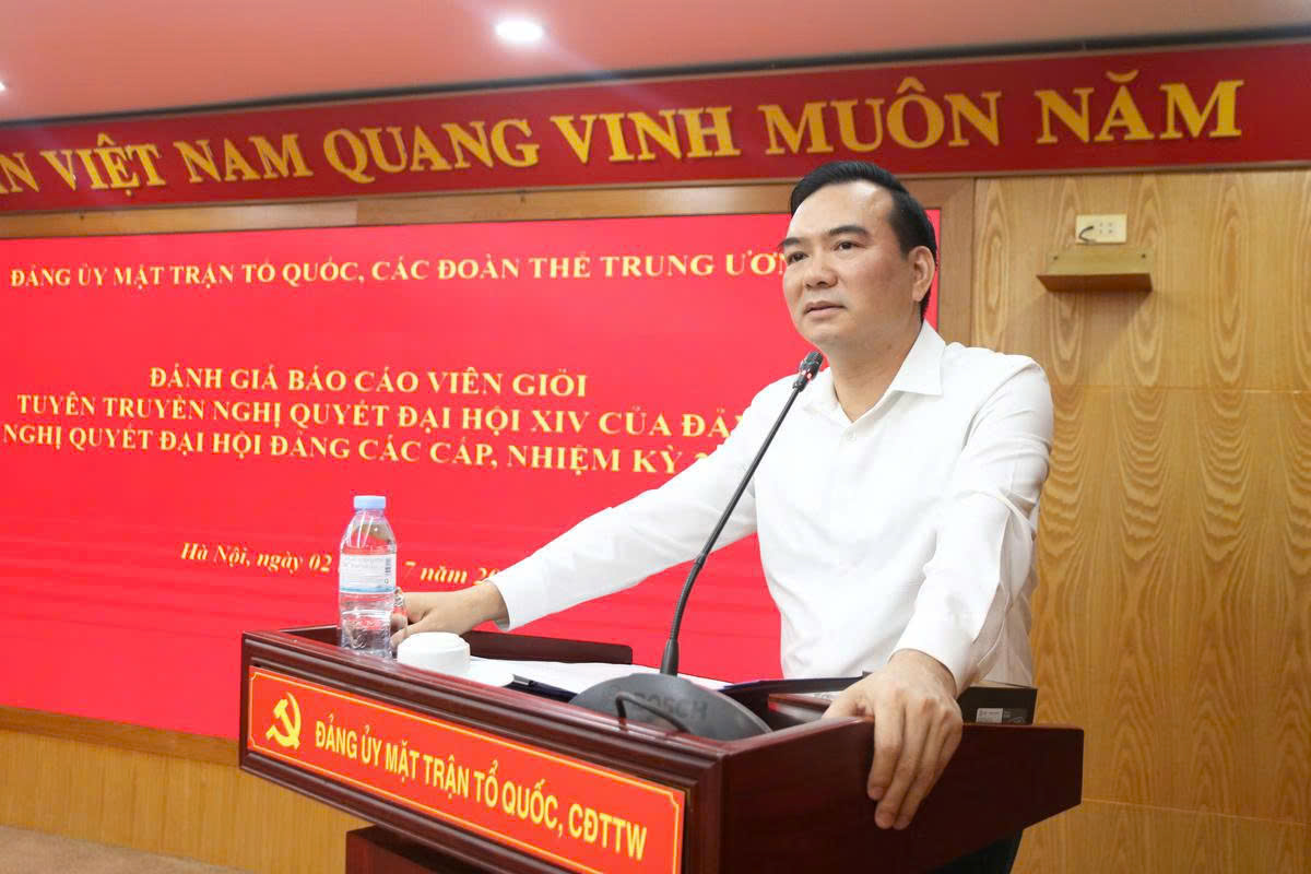Xây dựng đội ngũ báo cáo viên thực sự là chiến sĩ xung kích trên mặt trận tư tưởng của Đảng - 1