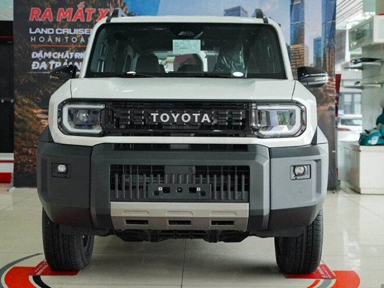 Với 1,2 tỷ đồng khách hàng Việt nhận được gì từ mẫu xe Land Cruiser FJ