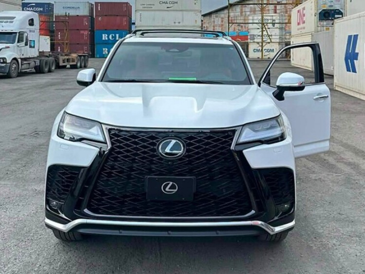 Lexus LX700h đầu tiên xuất hiện tại Việt Nam