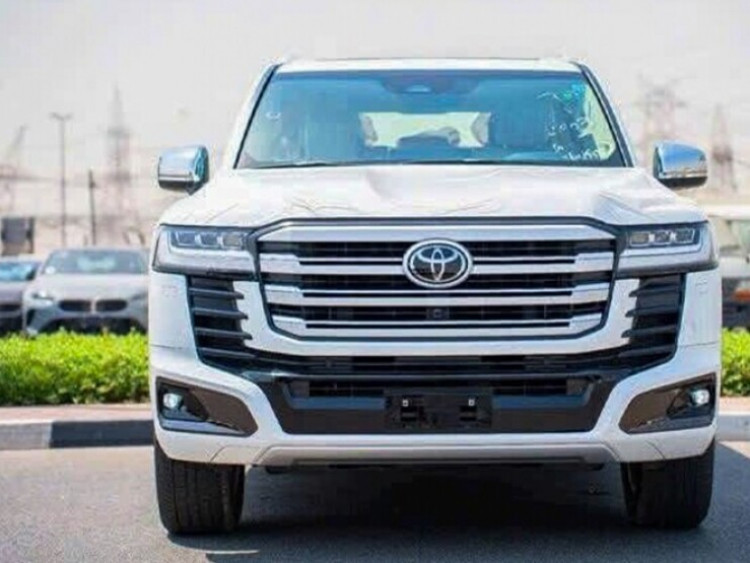 Toyota Land Cruiser HEV bắt đầu nhận cọc, lộ thời gian ra mắt tại Việt Nam