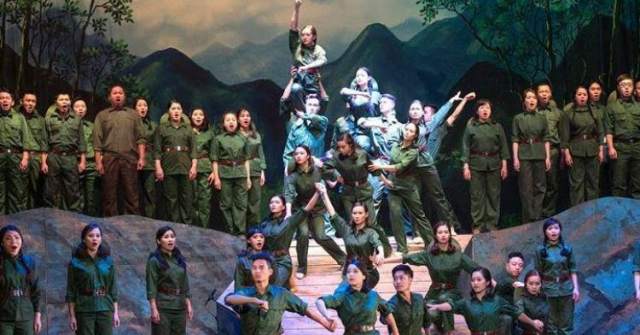 “Lá đỏ”: khi tư duy opera kể câu chuyện Trường Sơn