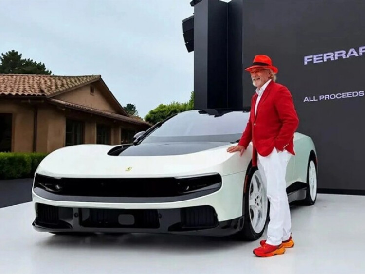 Chiếc Ferrari Luce đầu tiên xuất xưởng chốt giá hơn 1.000 tỷ đồng