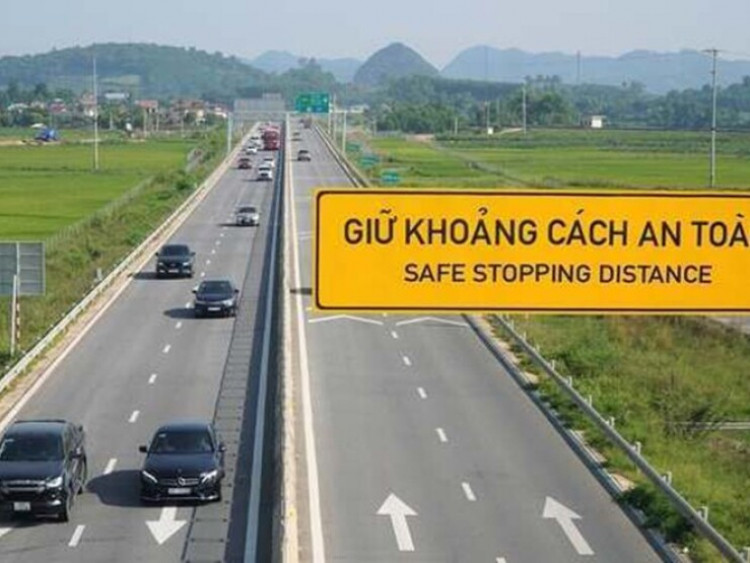 Giữ khoảng cách trên cao tốc: “Vùng đệm an toàn cho tài xế”