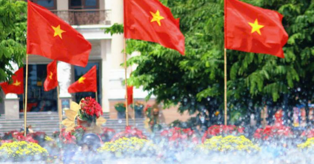 TP.HCM: Rực rỡ cờ hoa, nhộn nhịp khách du lịch dịp Quốc khánh 2/9